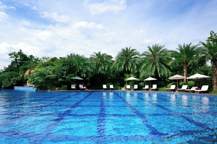 Hotel Pool