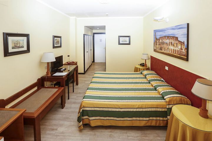 Room 11 of 34