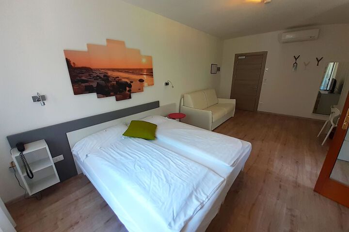 Room 25 of 71