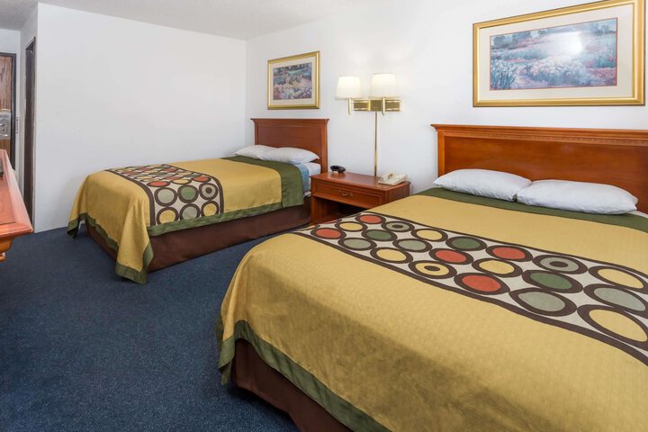 1 Queen Bed (7 of 16)