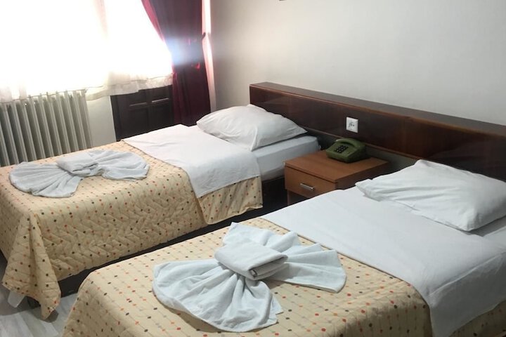 Room 6 of 10