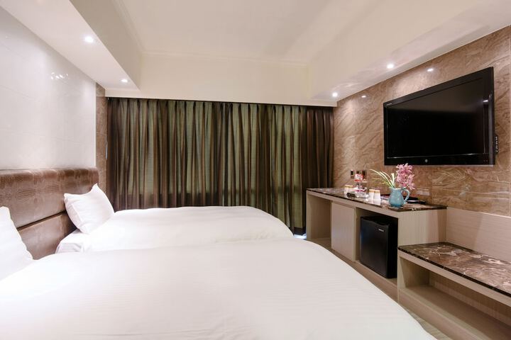 Room 2 of 39