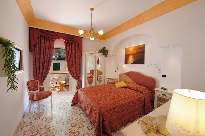 Room 6 of 17