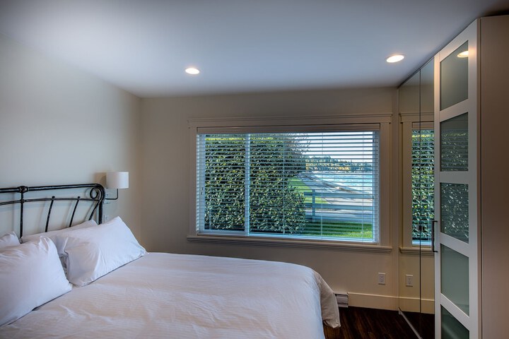 Room 6 of 65