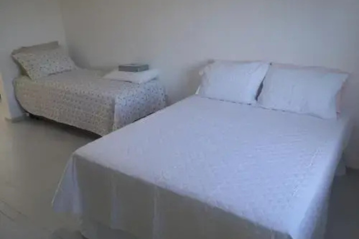 Room 6 of 12