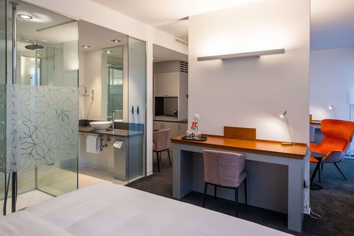 Room 21 of 61