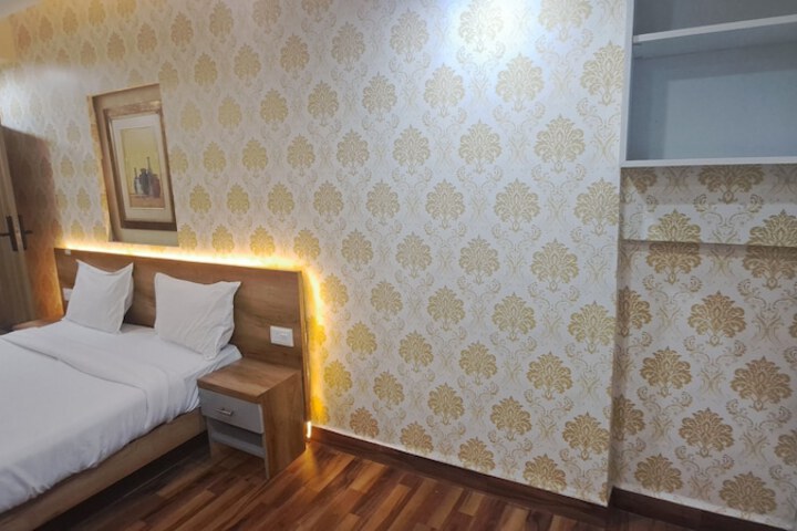 Room 15 of 46