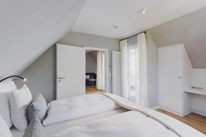 Room 2 of 59