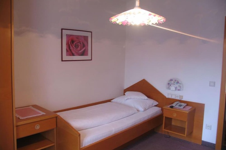 Room 11 of 36