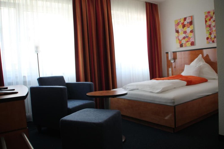 Room 26 of 63