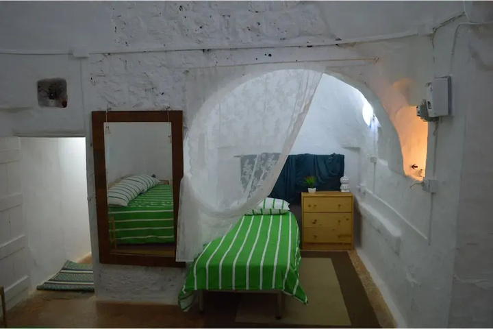 Room 3 of 17