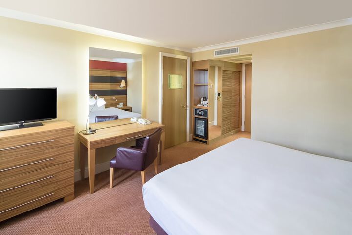 Room 9 of 90