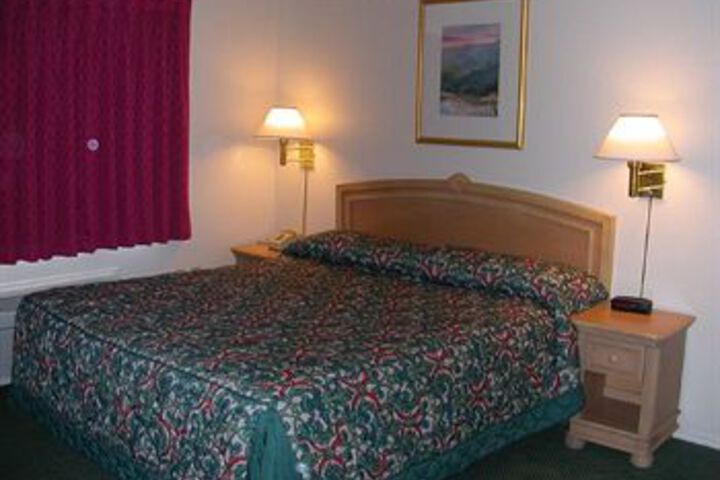 Room 10 of 14