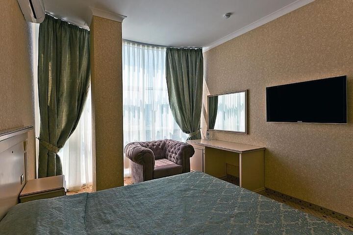 Room 4 of 49