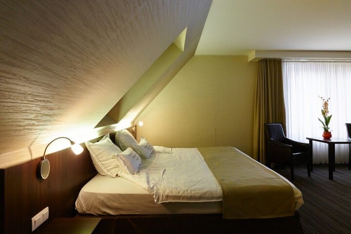Room 5 of 31