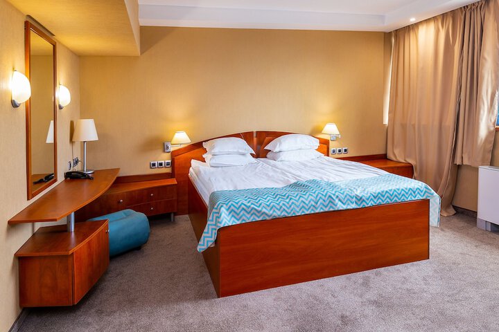 Room 14 of 33