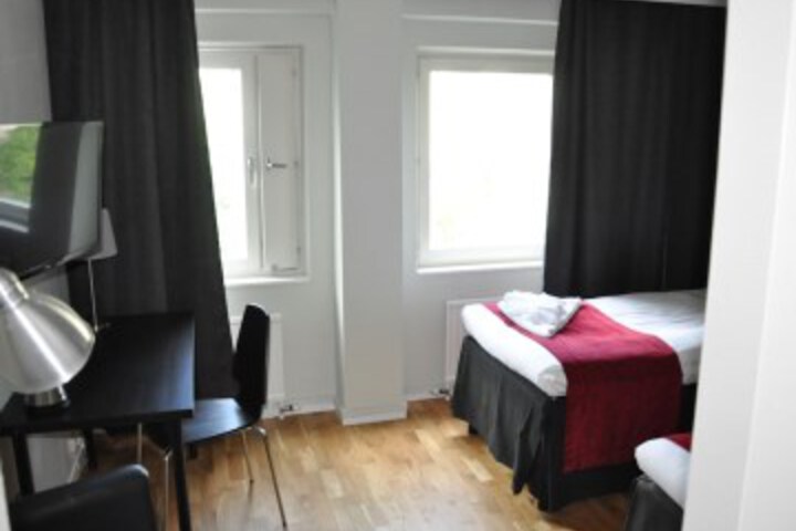 Room 6 of 35