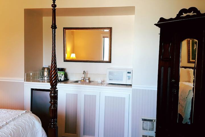 Romantic King Bed Partial Ocean View (8 of 23)