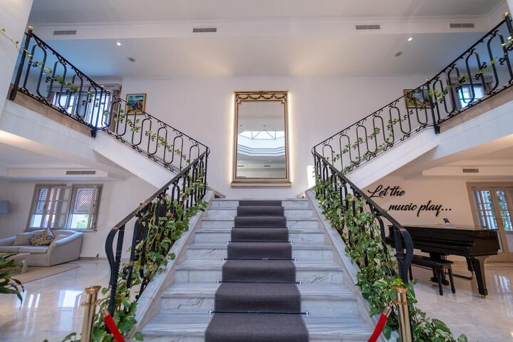 Guest Lobby