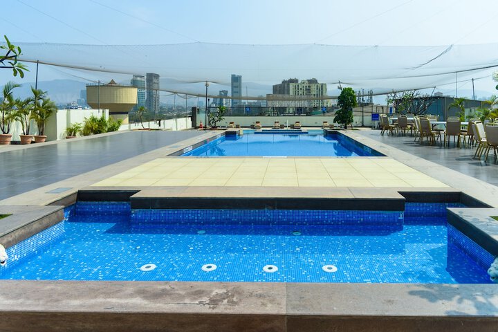 Pools & Facilities