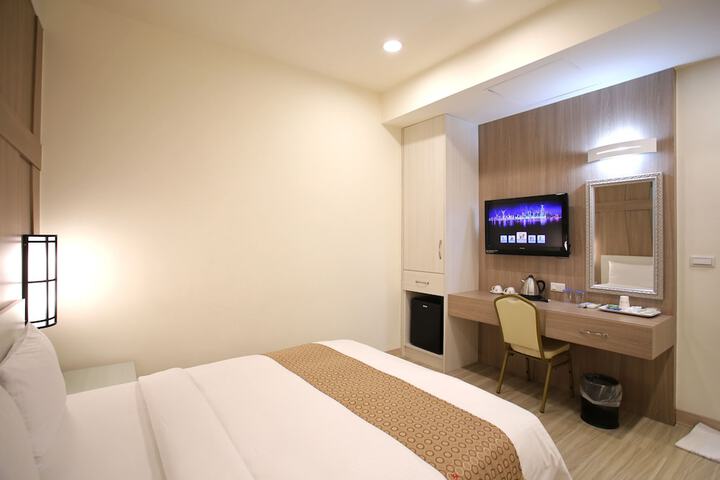 Room 3 of 28