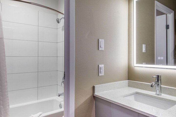 Room 20 of 28