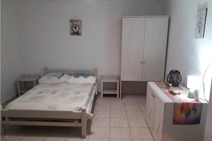 Room 6 of 15