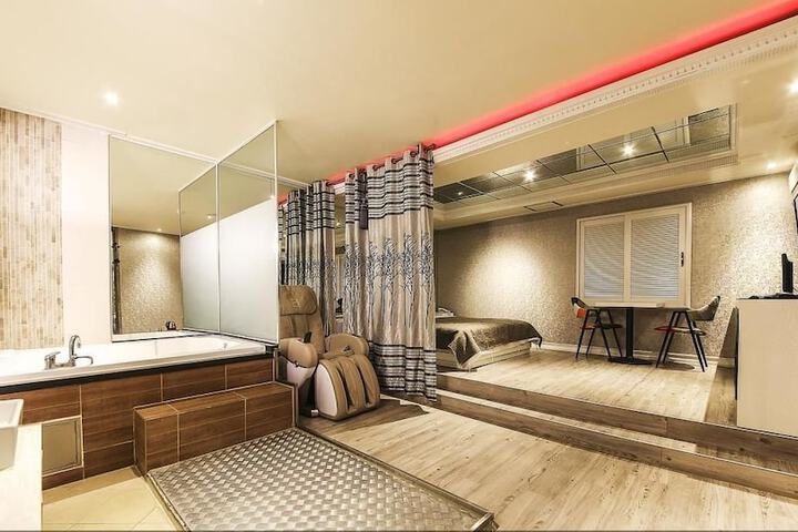Room 12 of 57