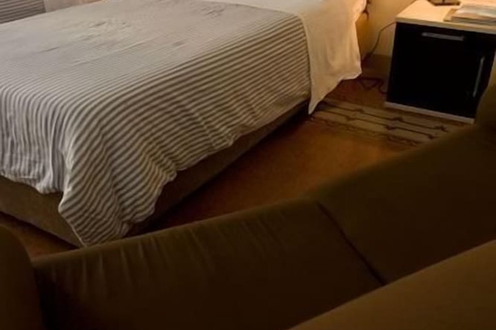 Room 9 of 27