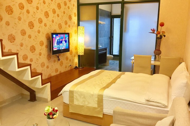 Room 9 of 32