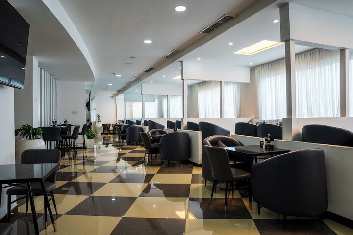 Lounge 95 of 108