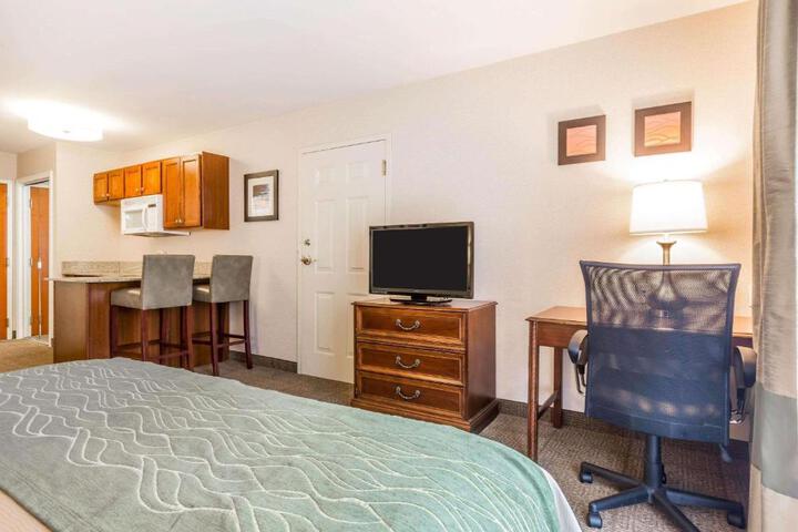 1 King Bed Upgrade (3 of 19)