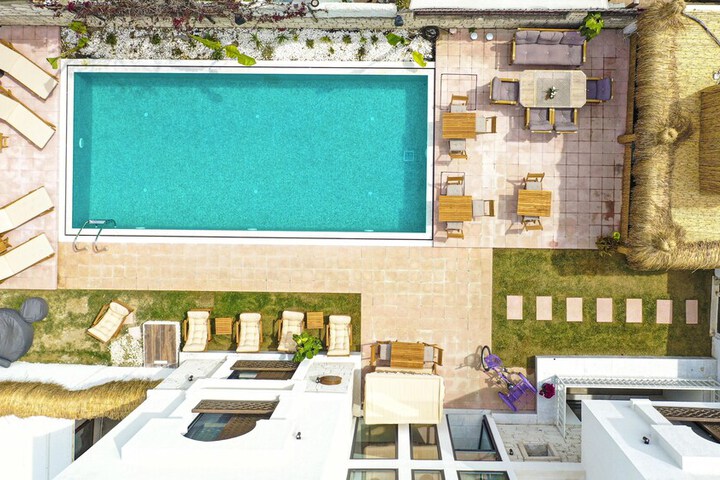 Pool 14 of 28