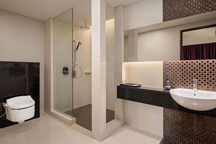 Room 10 of 27