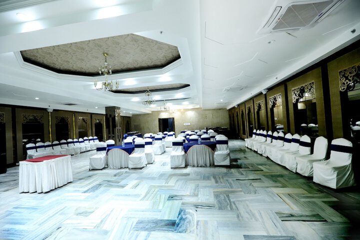 Ballroom/Hall 115 of 130