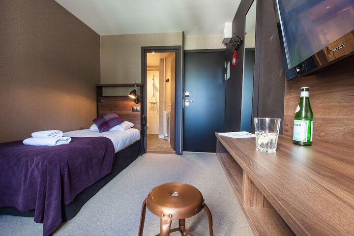 Room 49 of 191