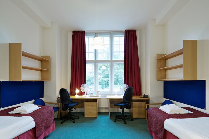 Room 9 of 21