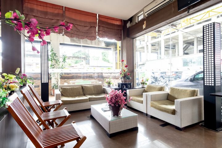 Entrance & Lobby