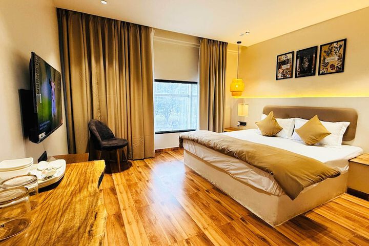 Room 53 of 104