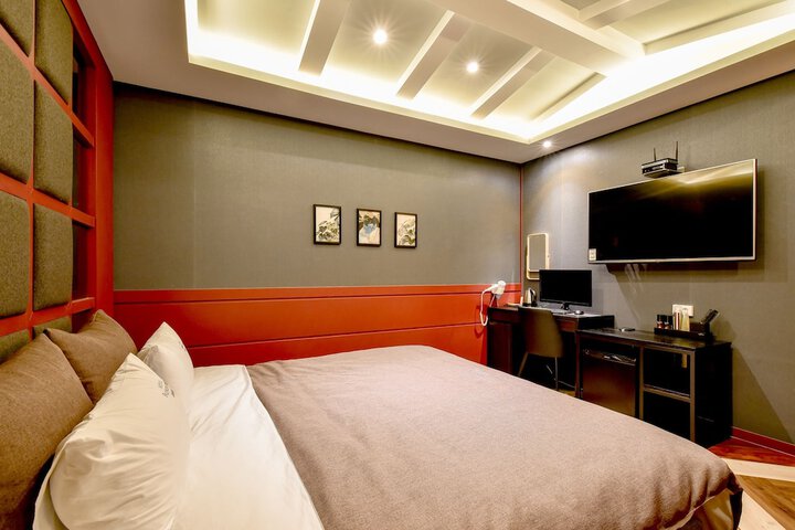 Room 19 of 84