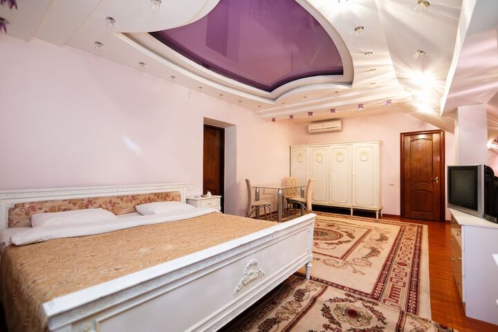 Room 15 of 34