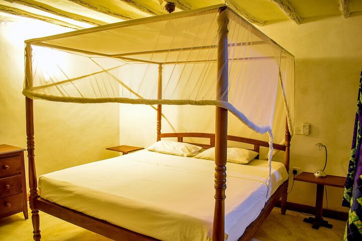 Room 6 of 11