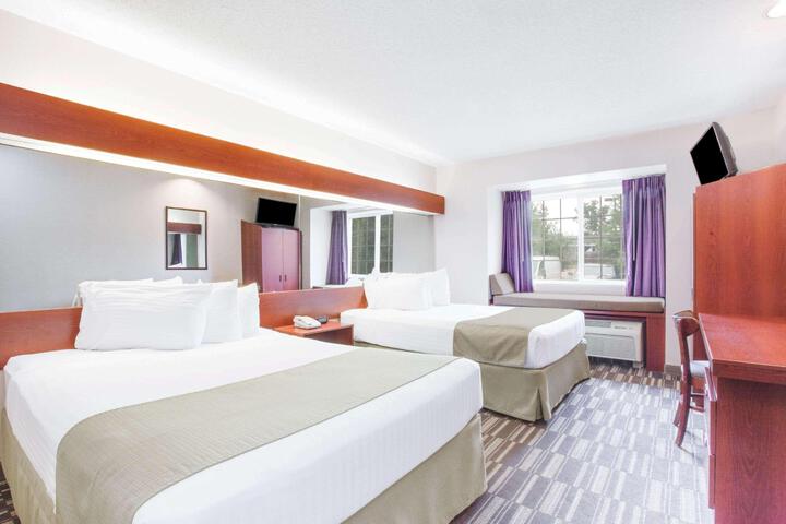 1 Queen Bed (12 of 16)