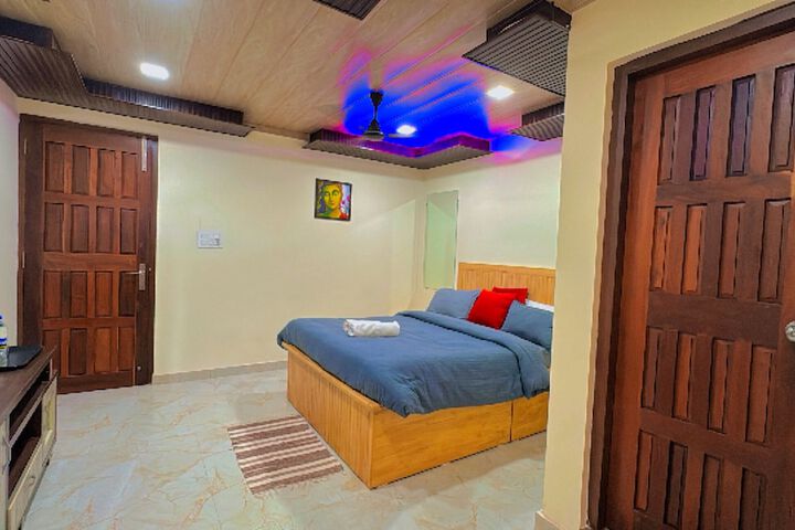Room 9 of 35