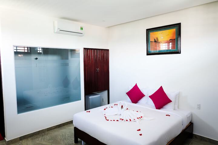 Room 14 of 33