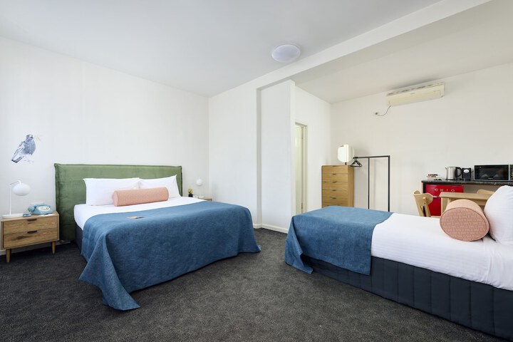 Room 13 of 27