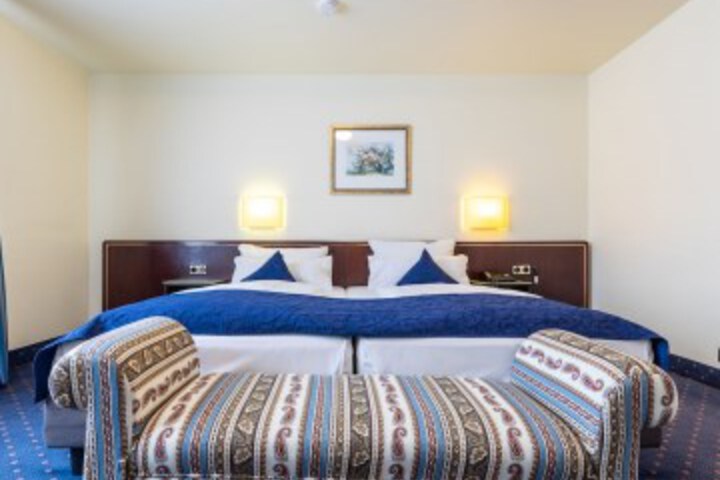 Room 8 of 32