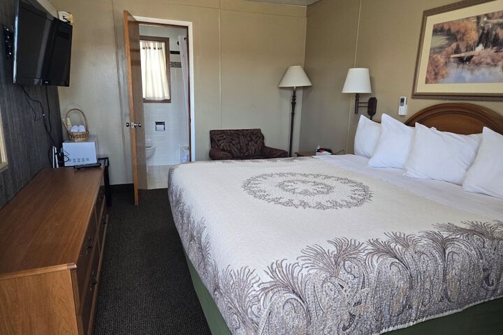 Room 2 of 10