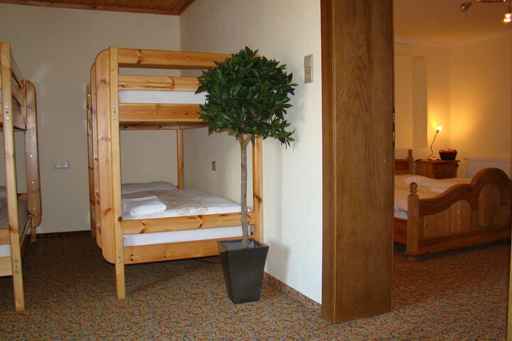Room 12 of 77