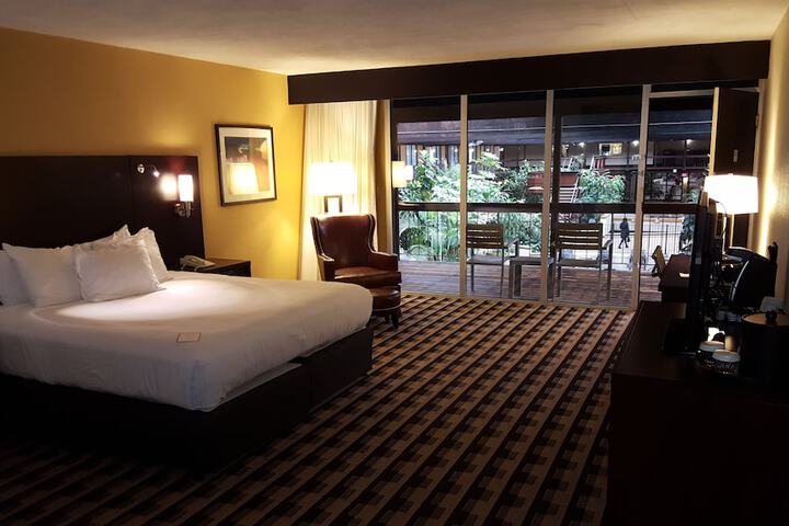 Classic King Bed (1 of 6)